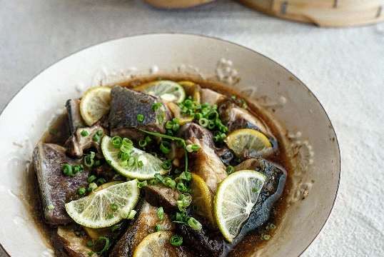 ぶりのとろろ昆布蒸し