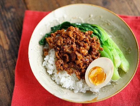 豚こまで魯肉飯