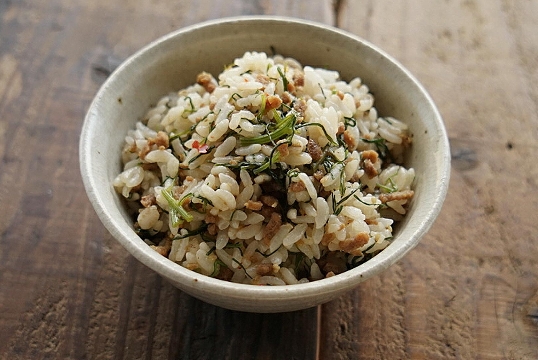 おかひじきとピリ辛そぼろの混ぜご飯